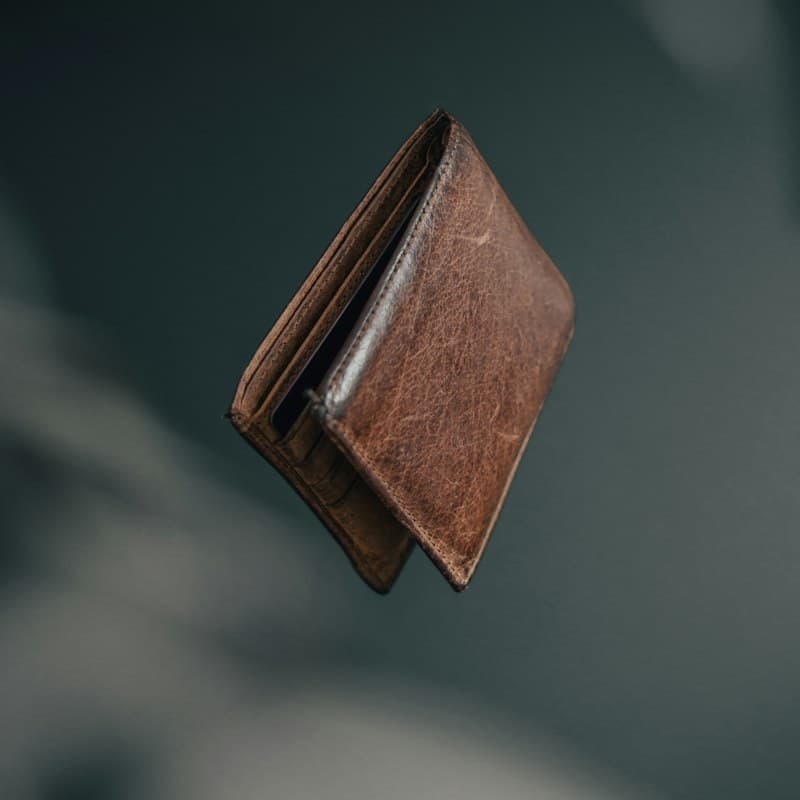 minimal leather wallet